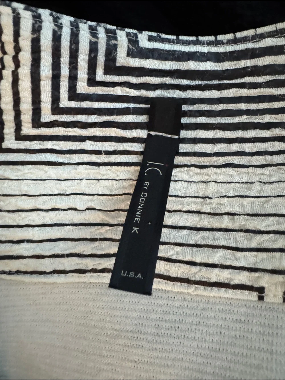 IC COLLECTION CONNIE K Black White Geometric Art to Wear Top Jacket SZ L - Picture 4 of 5